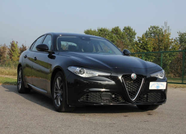 Alfa Romeo Giulia 2.0 t Super 200cv automatica nera